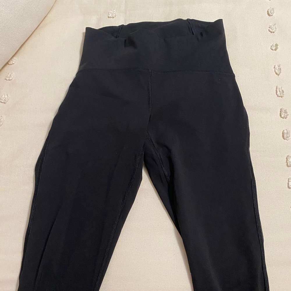 lululemon 21’ cropped black leggings NEVER WORN
